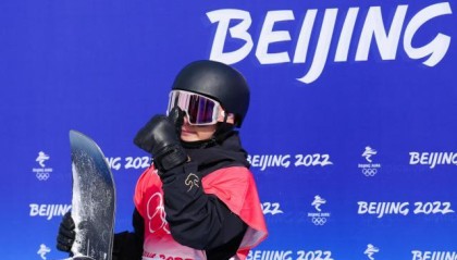 ewc-虎口拔牙！苏翊鸣强势夺牌 改写中国单板滑雪历史！