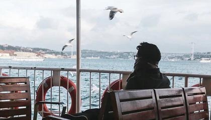 半岛体育：海风与汗水交织的生活方式